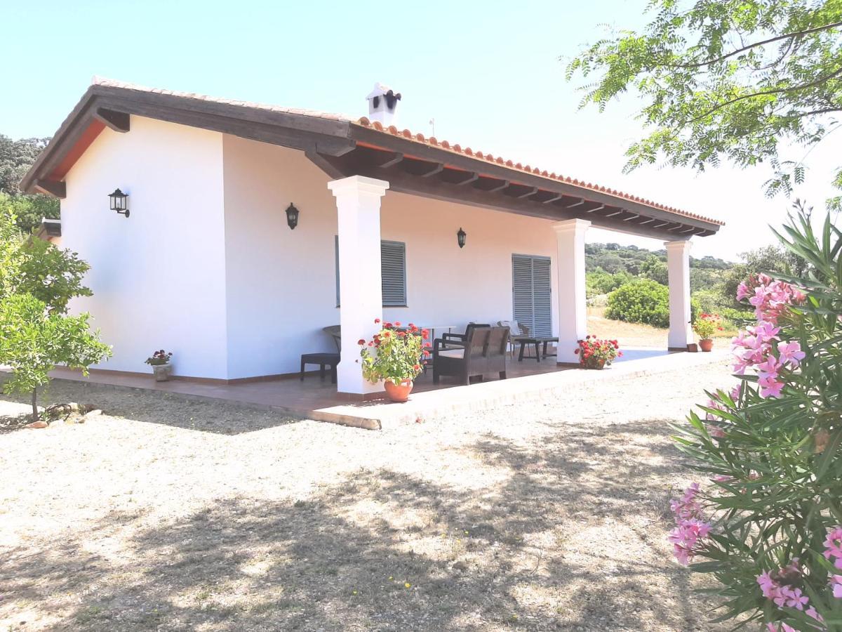 Casa Rural La Aulaga エル・カスティージョ・デ・ラス・グアルダス エクステリア 写真